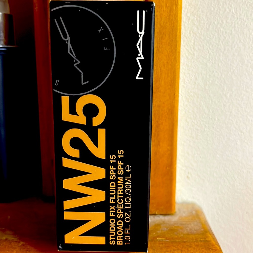 MAC cosmetics Studio Fix fluid foundation NW25 color!